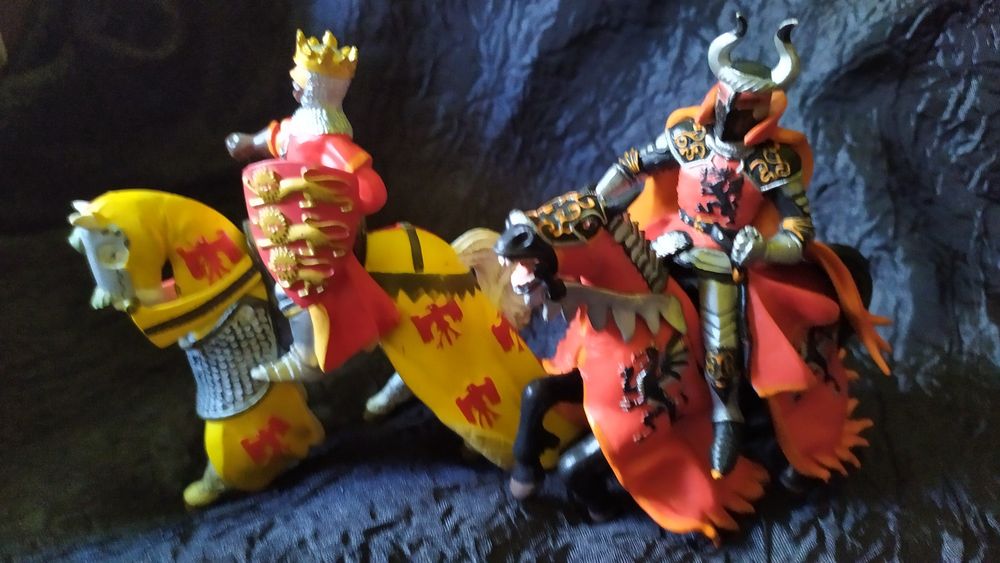 Lote figuras cavaleiros medievais