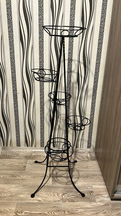 Подставка під квіти кованна