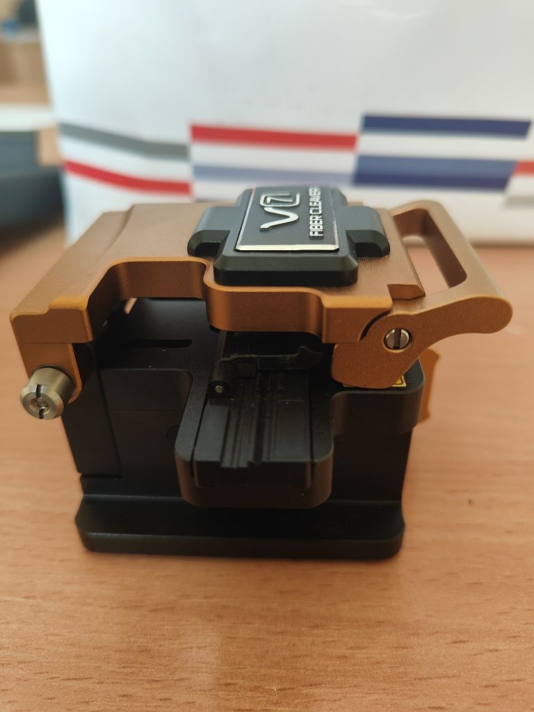 Скалыватель оптического волокна V7 INNO Instruments