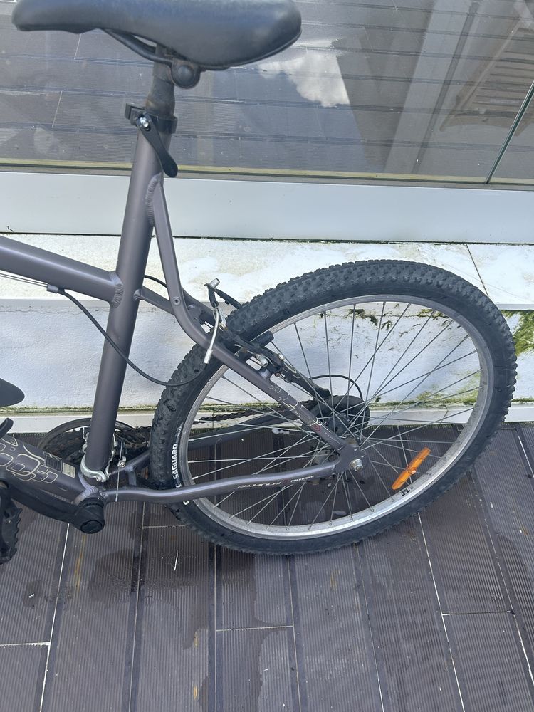 Bicicleta b’twin cinza