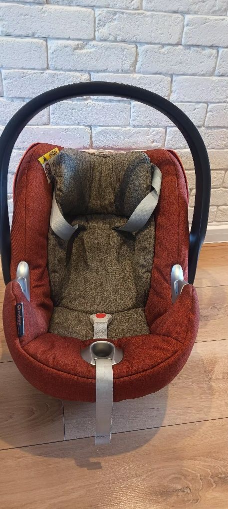 Fotelik z baza Cybex Q-fix