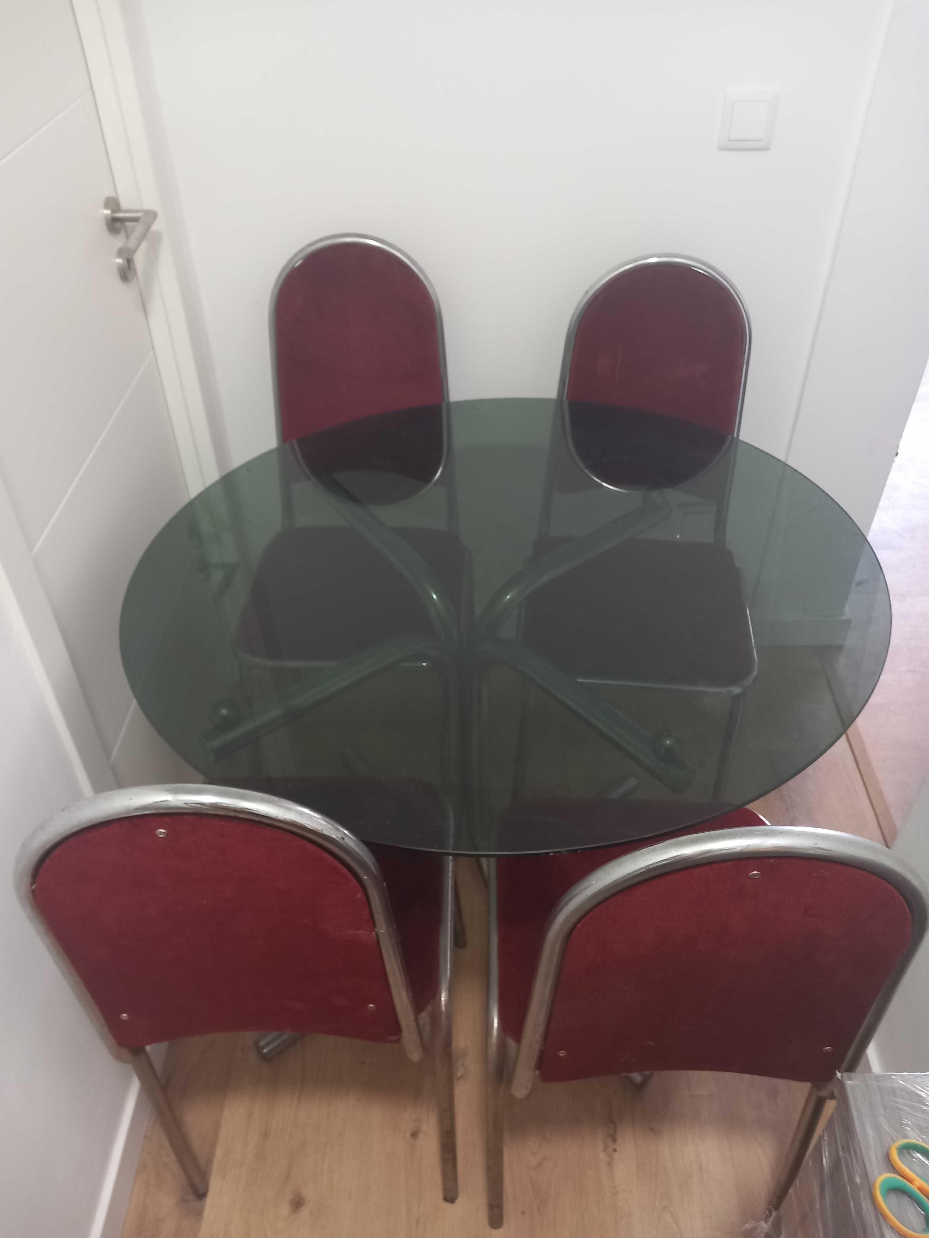 Conjunto sala de jantar - mesa e 4 cadeiras