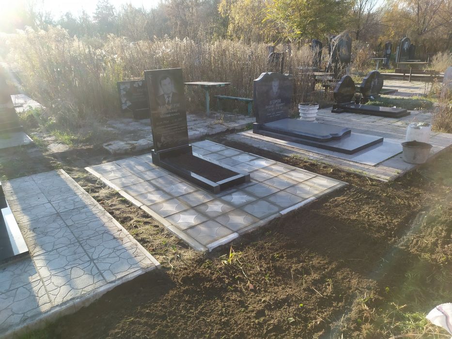 Памятники всех видов Днепр
Гранит, бетон. 
Столы, лавочки, ограды(бето