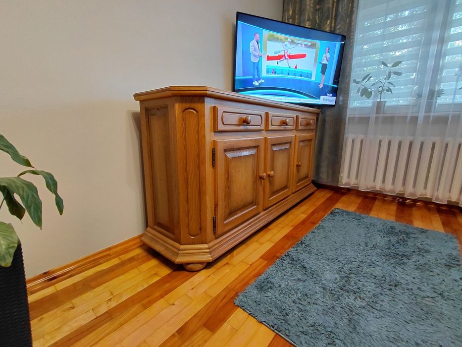 Dębowe meble komoda i witryna
