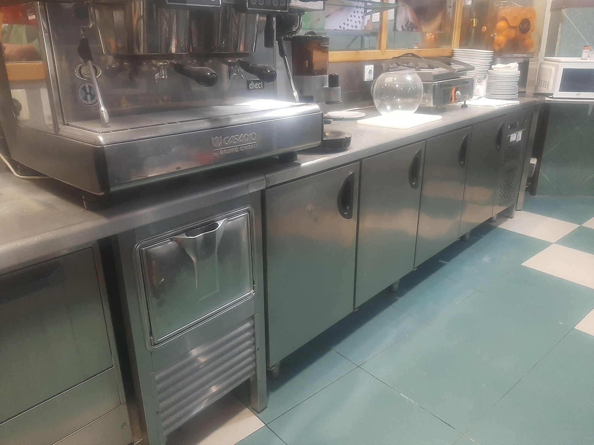 Vendo todo  equipamento para padaria e pastelaria pastelaria