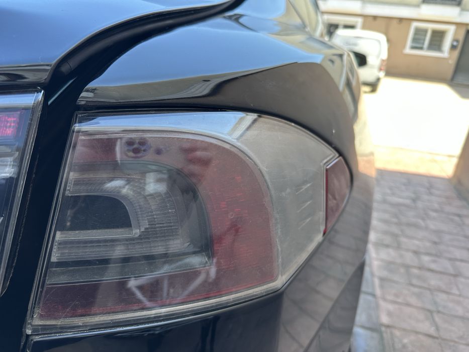 Ліхтарі Tesla S задні фонари