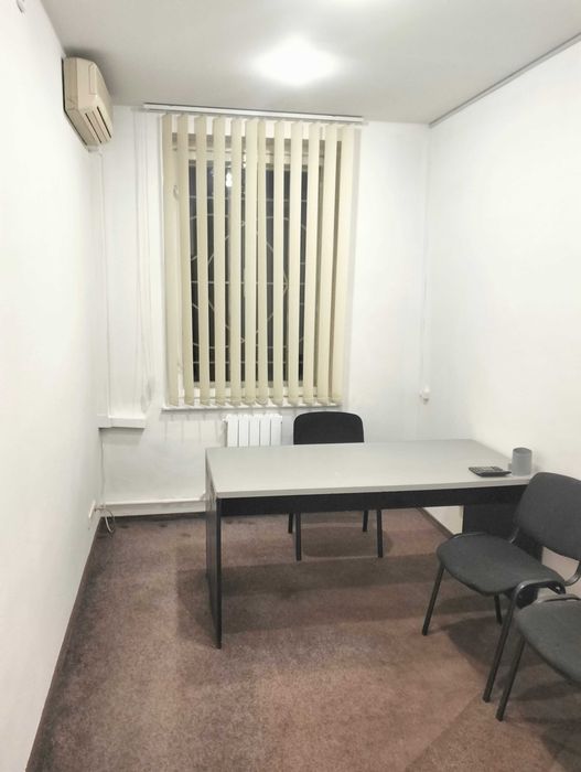 Три окремих  робочих  кабінету для адвоката, юриста нотаріуса аудитора