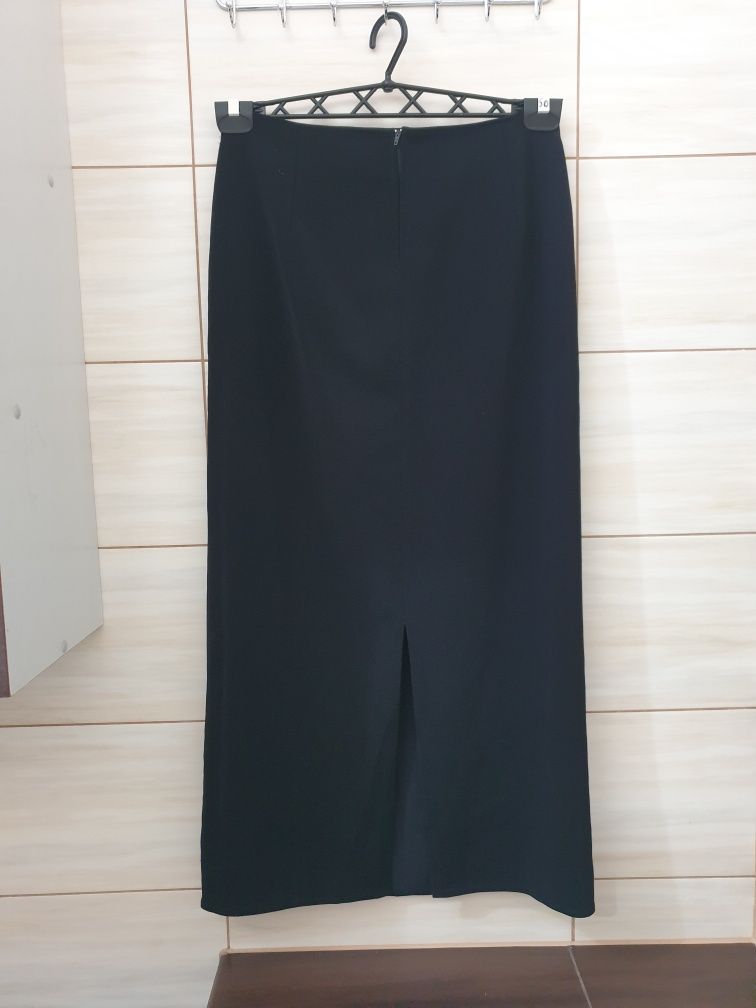 Elegancka czarna spódnica midi 40