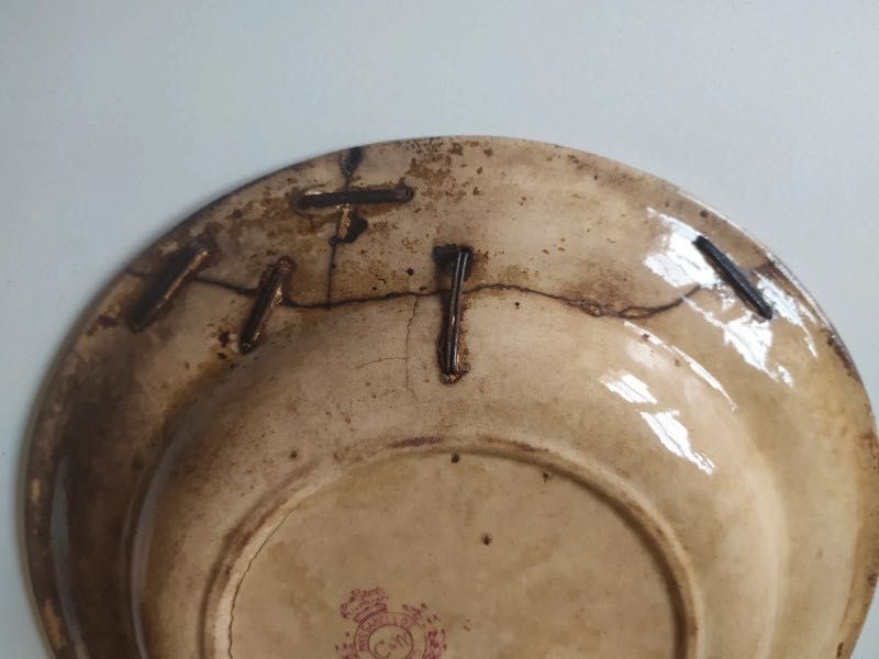 Prato fundo antigo em Faiança, louças de Sacavém, Massarelos Porto.