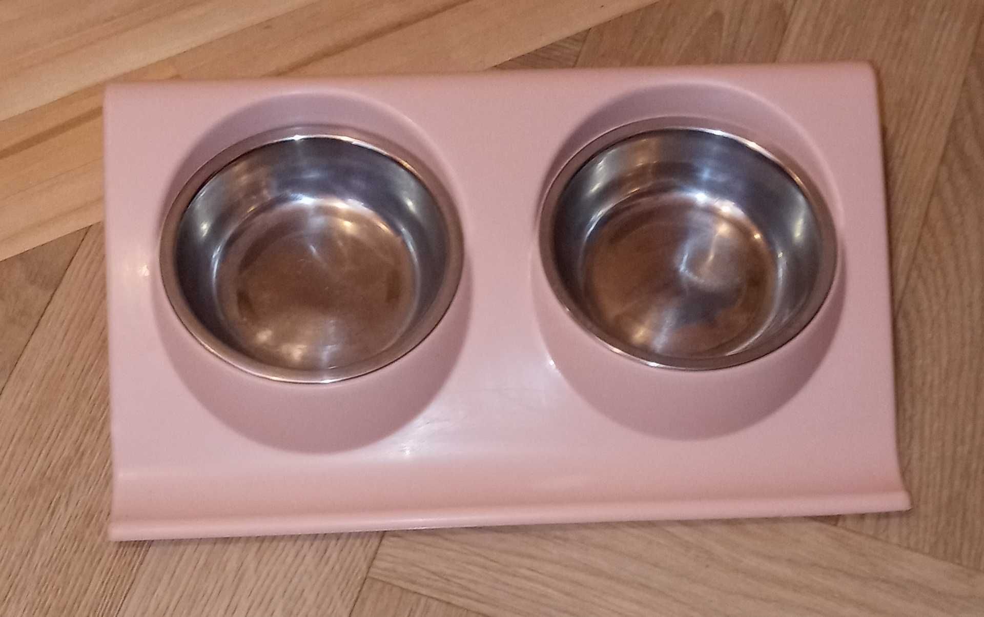 Miseczki dla kota, małego psa. Zestaw miseczek na wodę i karmę.