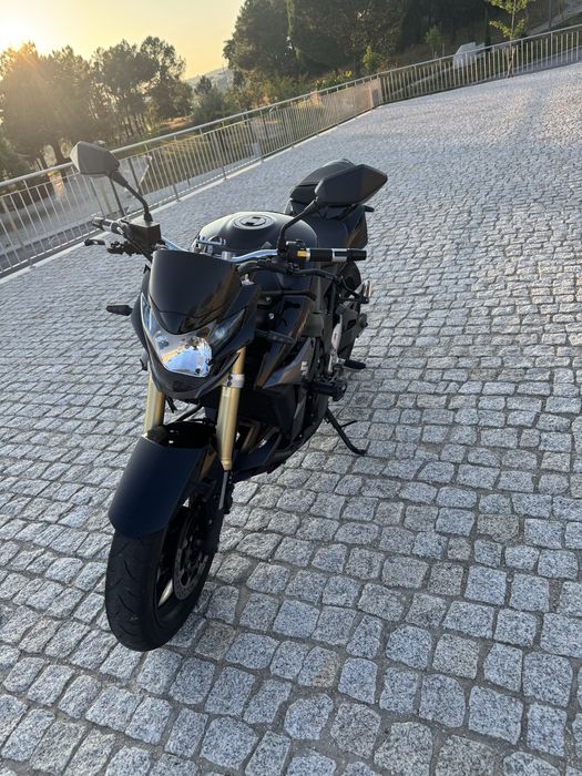 Suzuki GSR 750 de 2013