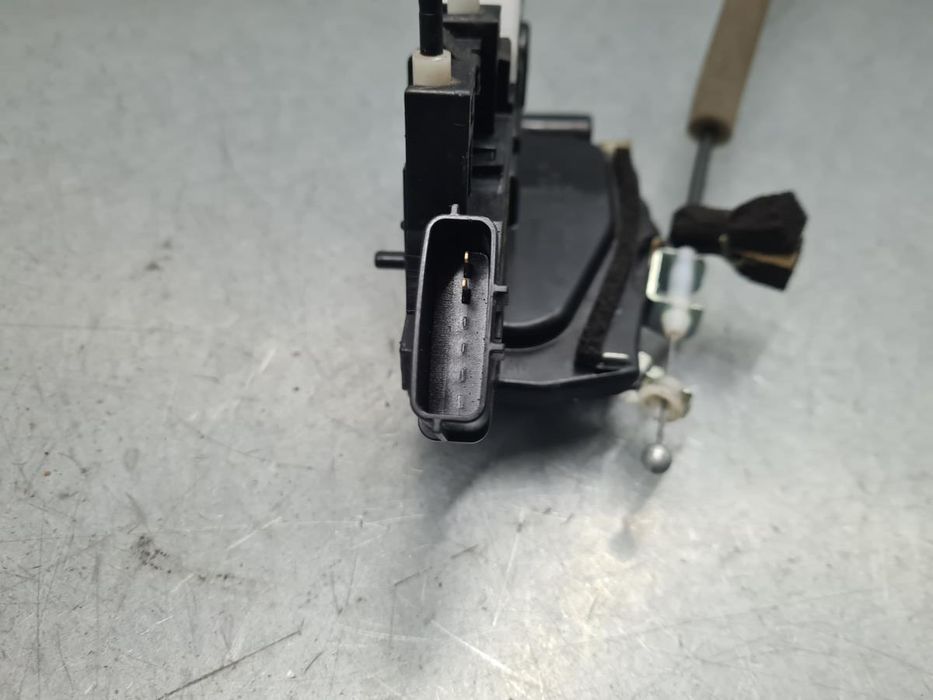 Fechadura / fecho porta trás esquerdo NISSAN Juke (F15)