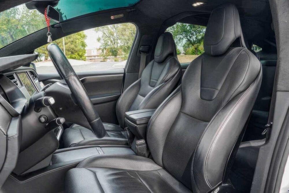 Tesla Model X      2016