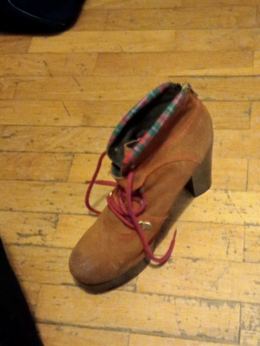 Botas  castanhas de mulher