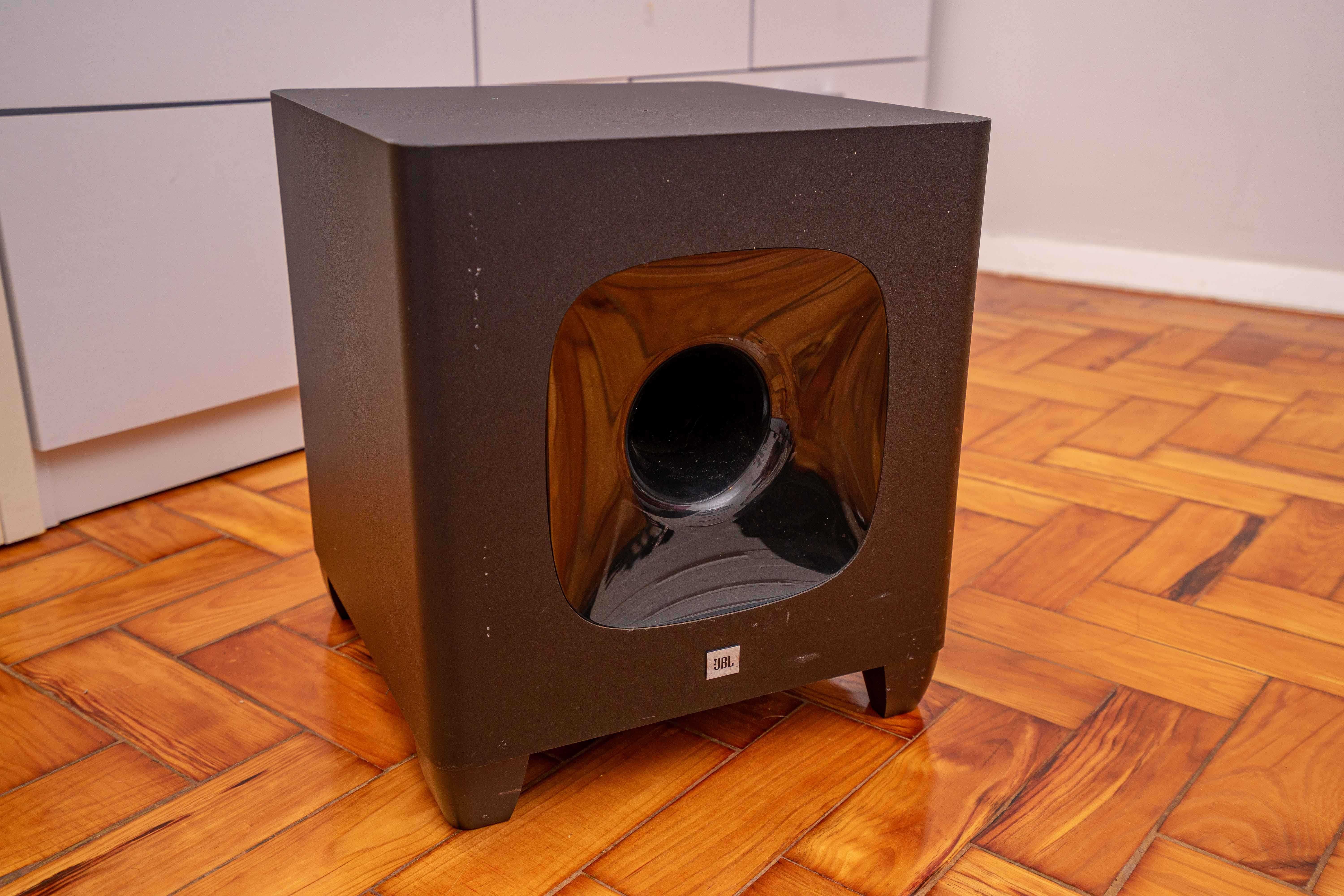 Coluna e Barra e subwoofer JBL SB400