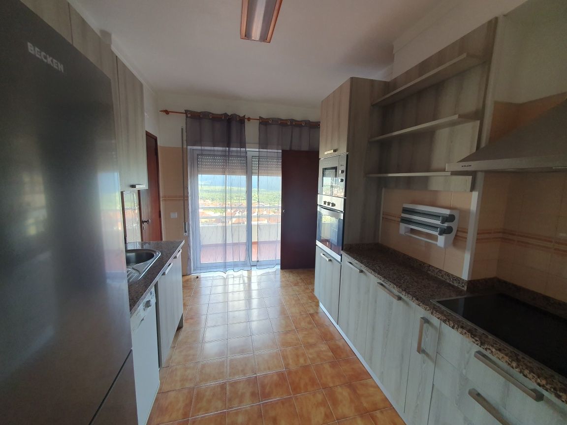 Arrenda-se Apartamento T2 Mobilado e Equipado | Mira de Aire