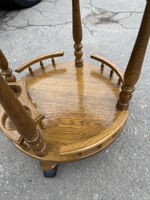 Стіл дубовий для напоїв , ручна робота