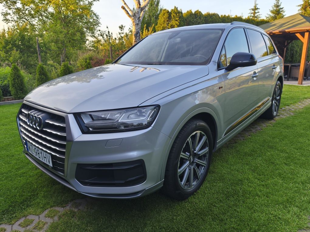 Audi Q7 salon Polska 7 osobowy.