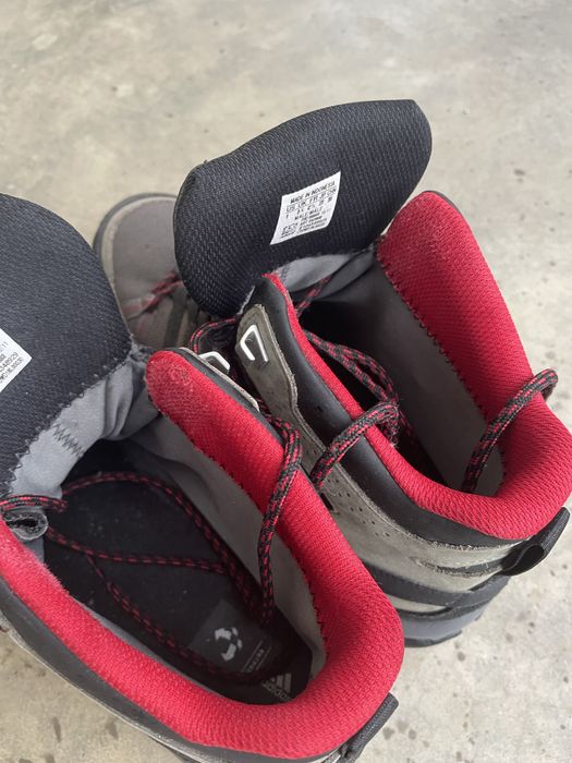 Продам чоловічі ботінки Адідас на осінь та євро зиму.