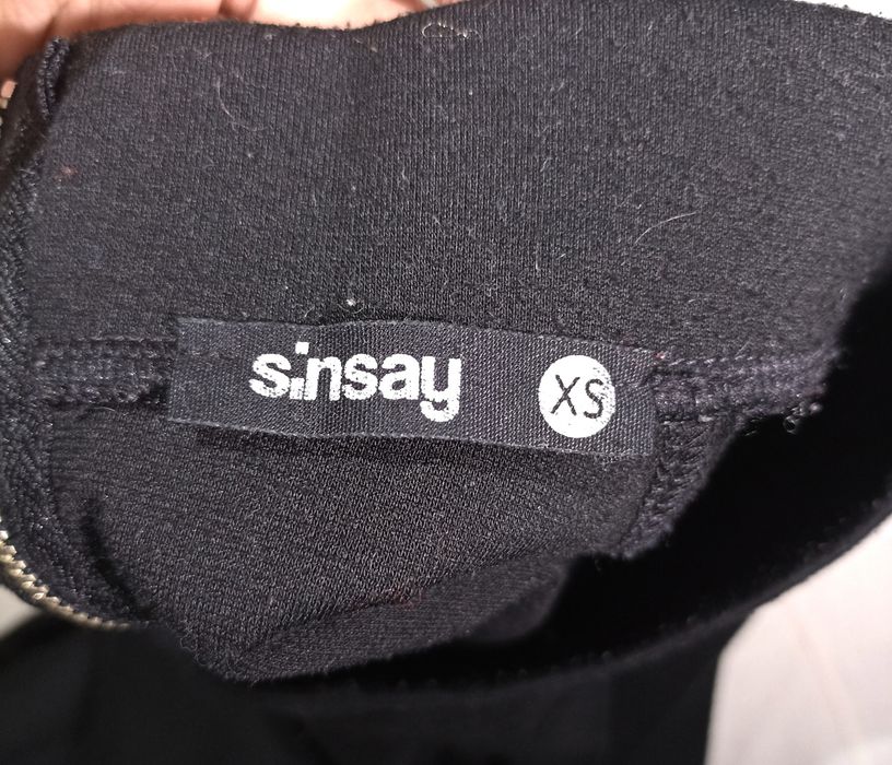 Чорна спідниця з замком