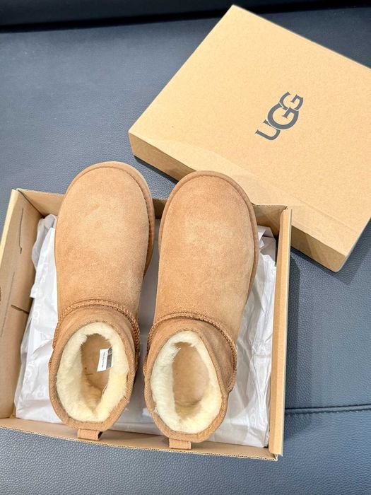 Buty damskie UGG_Classic_UltraMini Trampki Trampki Roz.37