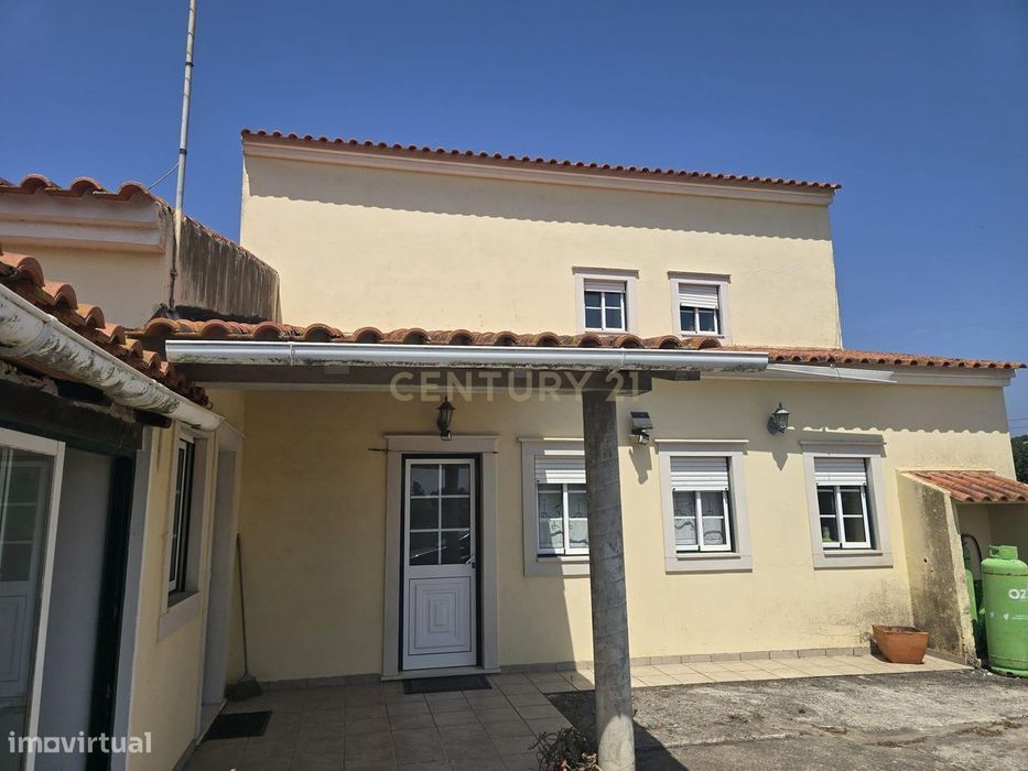 Casa T3 em Alcobaça com Jardim e Vista Panorâmica