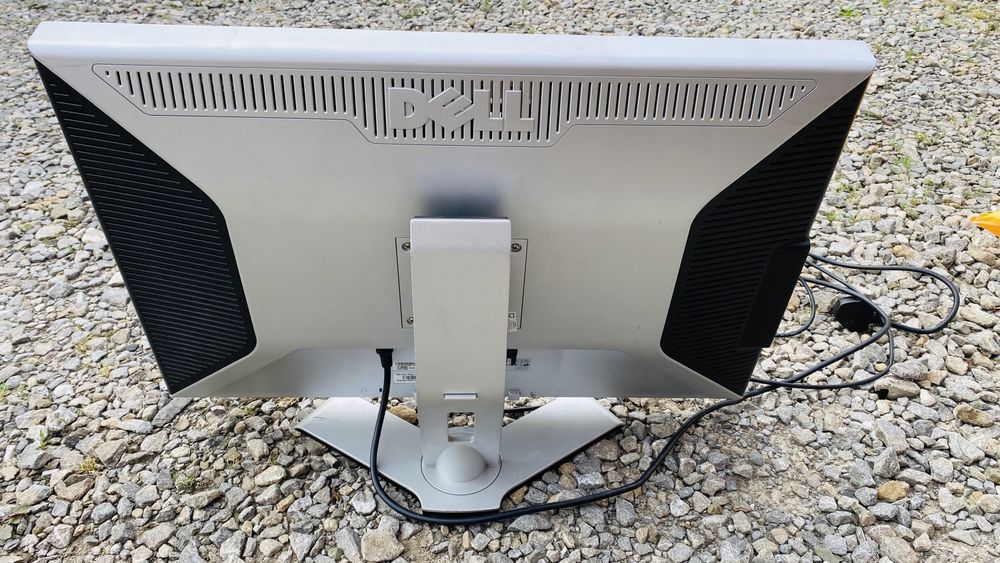Monitor DELL 30” cali Model 3007WFPL