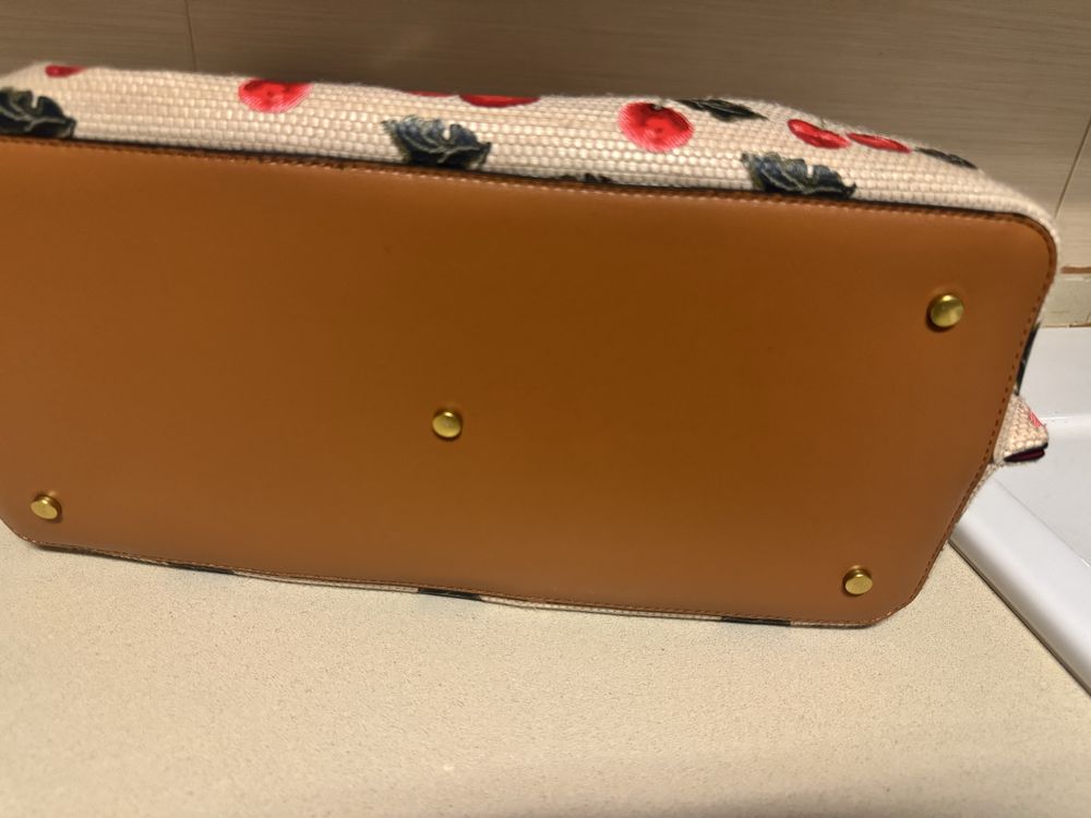 Mala Valentino de cerejas