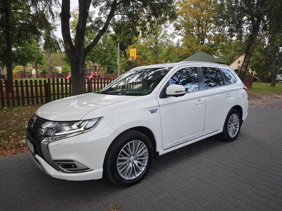 Mitsubishi Outlander Mitsubischi Outlander III 2019r. 2.4 Hybryda PHEV 4x4 kamery 360