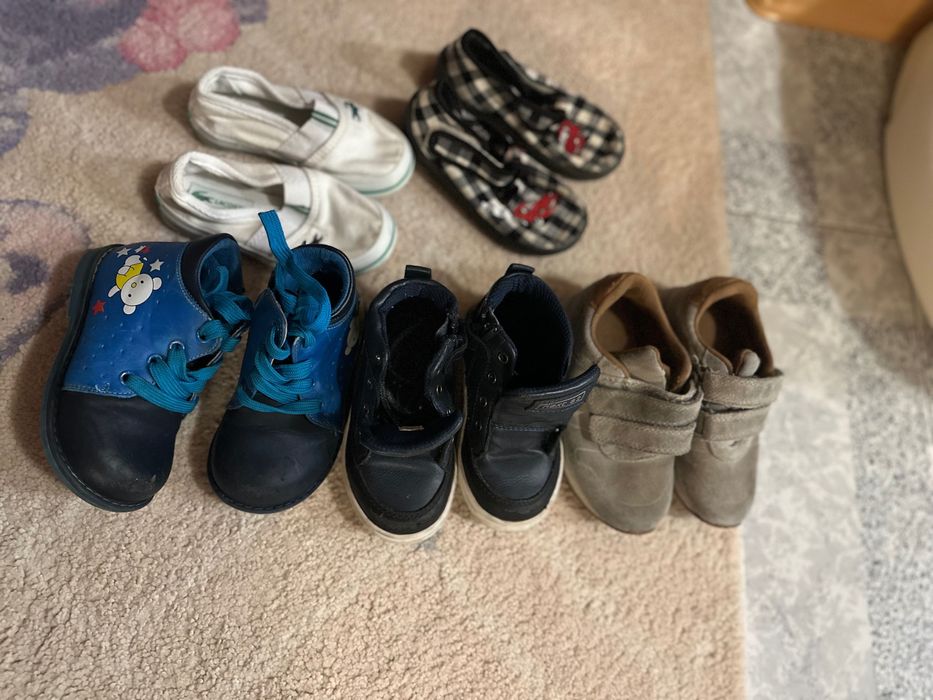Дитяче взуття віддам за все 500 грн
