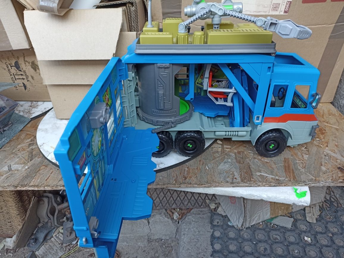 Pojazd baza Gruchot Ben 10 Rust Bucket Playset ok 45 cm