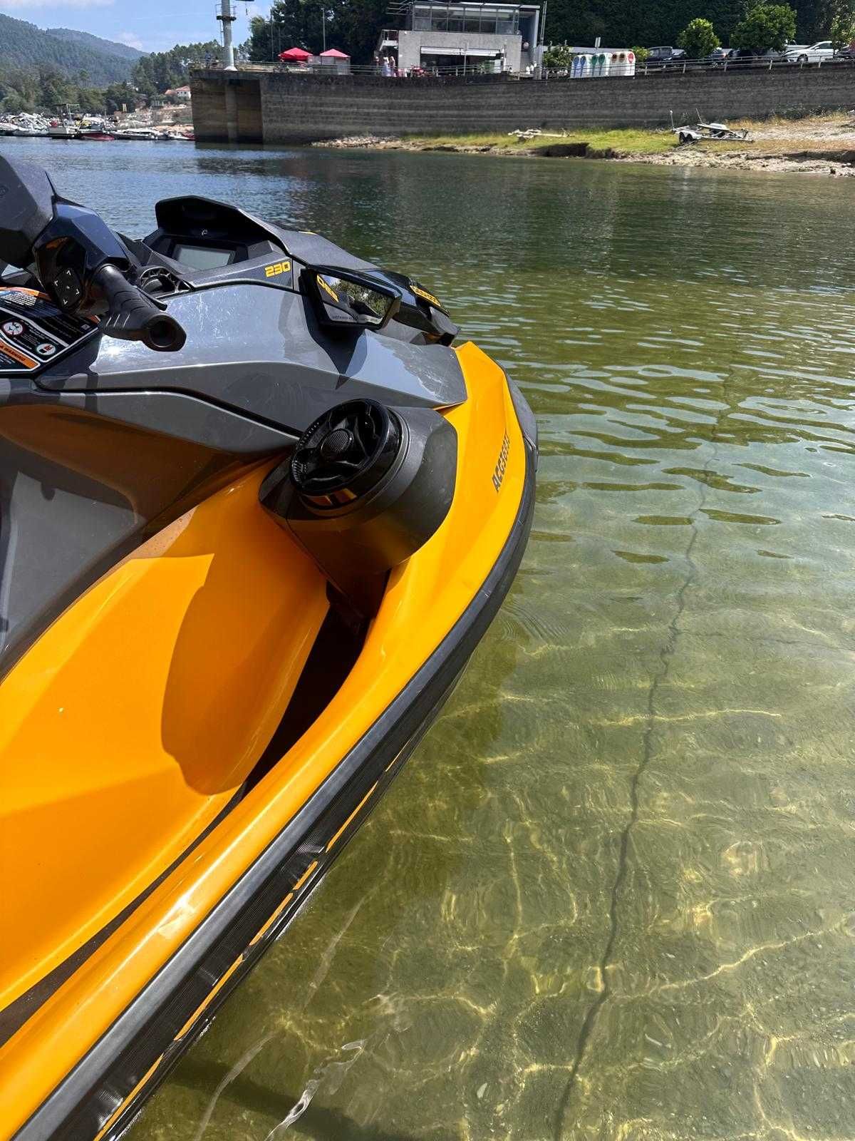 Mota de Agua seadoo GTR 230 com Sistema de Som capa e atrelado