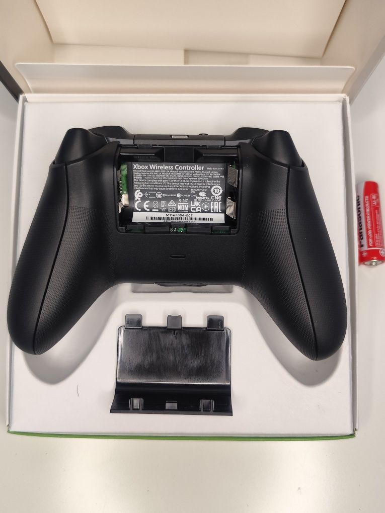 Konsola Xbox One X 1TB napęd + pad + sensor Kinect