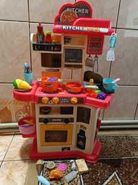 Дитяча кухня з посудом