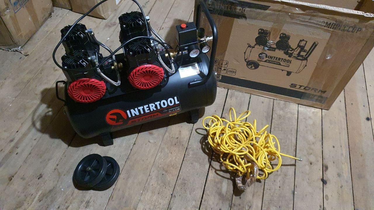 Компресор Intertool 50л 8атм 400л PT-0030 2*1,1 кВт Майже новий!
