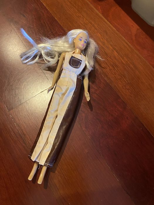 Barbie boneca usada