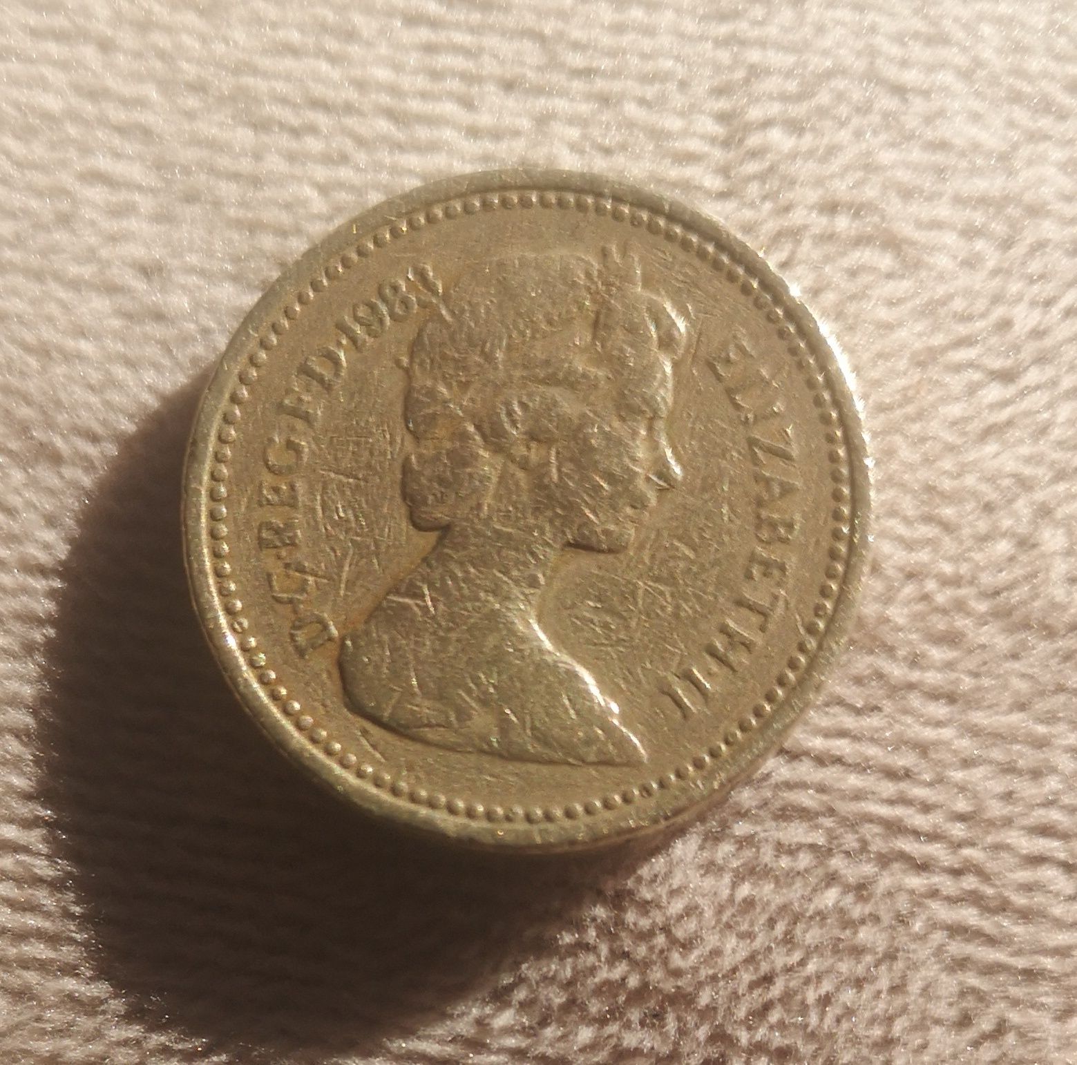 Rzadka moneta one  pound z 1983 r