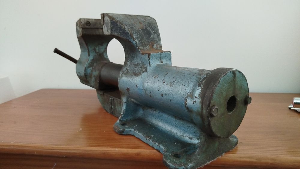 Torno de bancada alemão