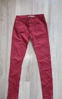 Czerwone, bordowe damskie spodnie. Rozmiar S