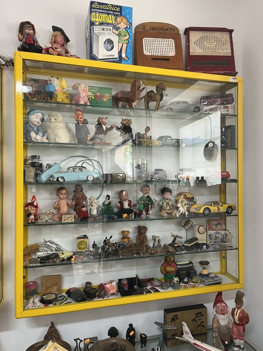 Vitrine anos 70 em alumínio com 5 prateleiras