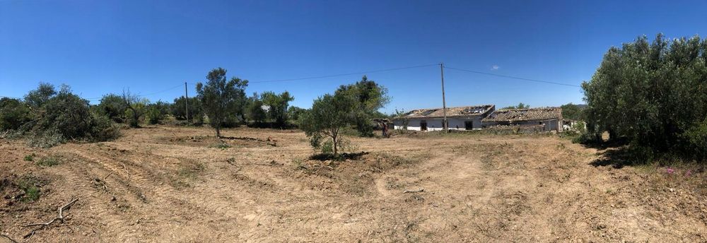 Terreno urbano de 4000m² com ruína e vista panorâmica