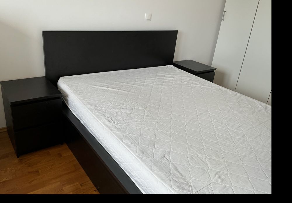 sprzedam czarne łóżko IKEA i dwie szafki nocne