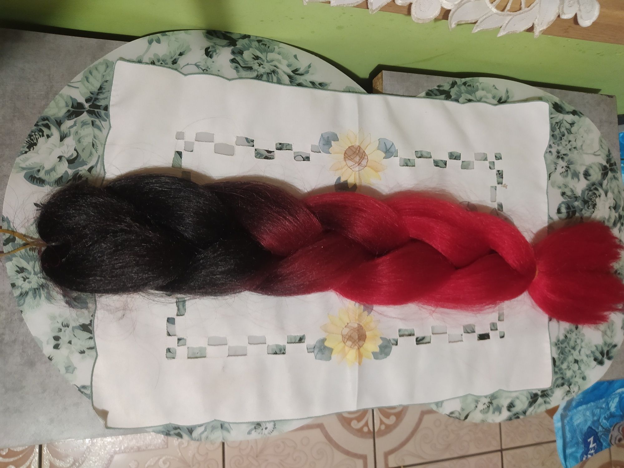 Włosy syntetyczne czerwono czarne warkocz doczepiany dl 57 cm.