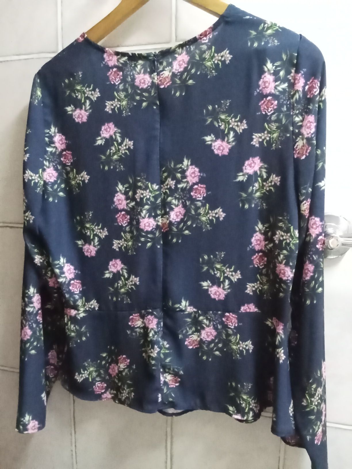 Blusa florida - Primark - Tamanho 42