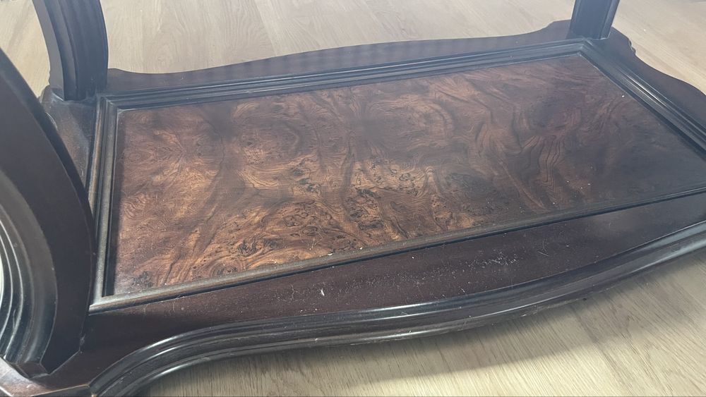 Mesa de café com tampo em mármore
