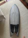 Prancha Chris Christenson Fish 5’4 com quilhas