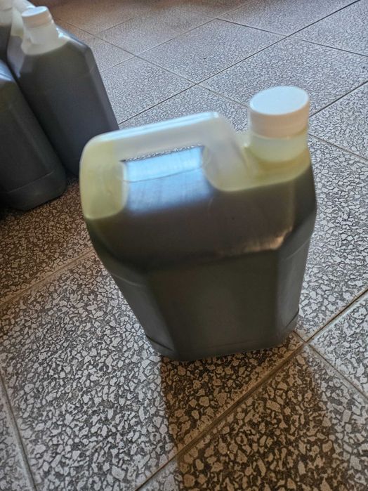 Azeite caseiro na região centro 40 euros 5 litros