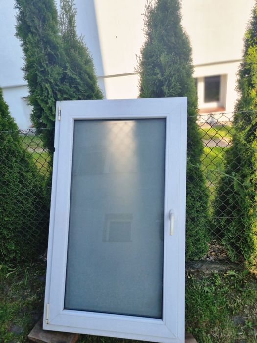 Okno uchylno-rozwierne z szybą podwójna mleczną