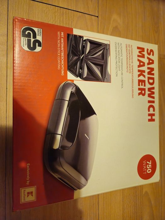 NOWY | Opiekacz do kanapek | Sandwich Maker | 750W | CZARNY |