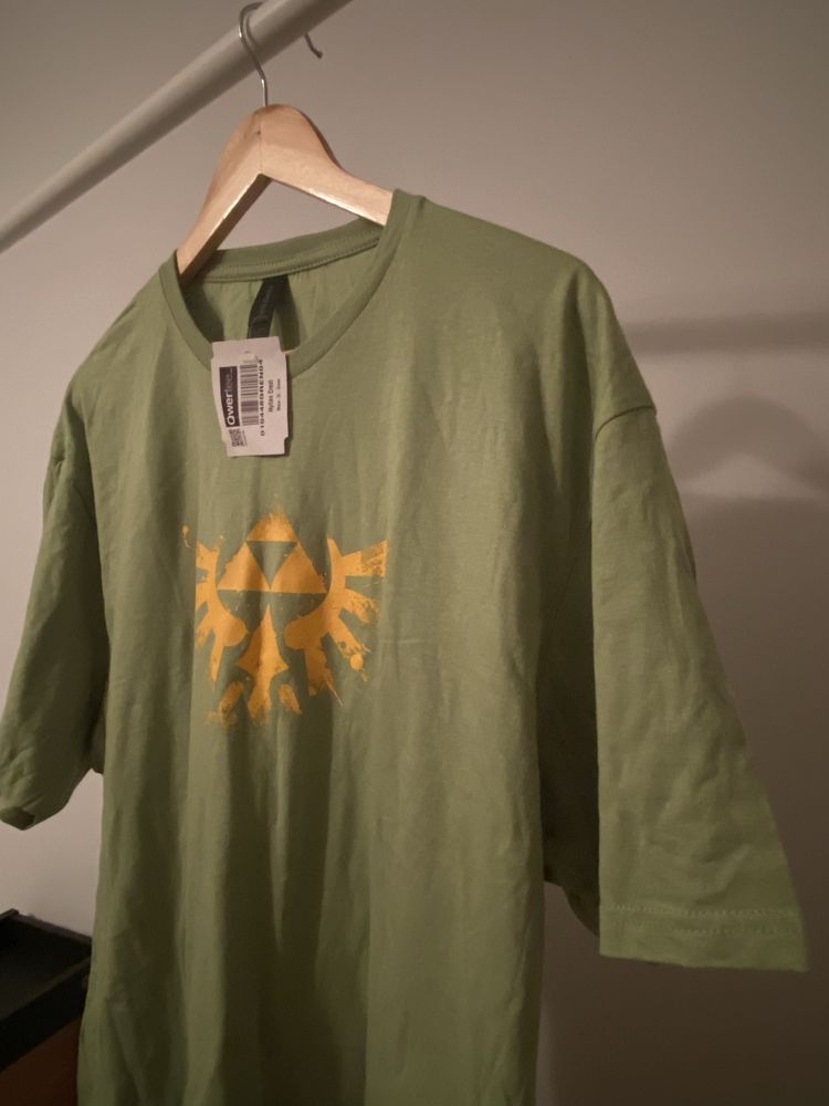 Nowa z metką Koszulka t-shirt XL Qwertee Zelda Hyrule zielona vintage